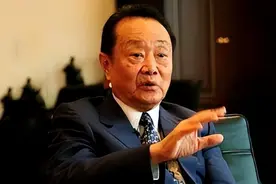 他曾瞒过全世界，为中国办了件秘密大事，今101岁坐拥千亿帝国图片