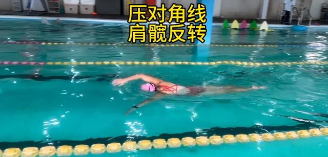 成人学游泳没有所谓的量变到质变。错误动作累积再多量也不能质变