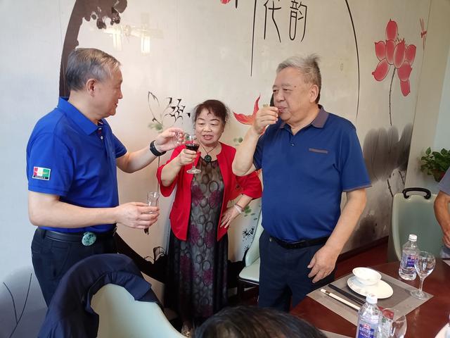 五友相聚武汉，在东湖边的烟火里炖煮旧日时光
