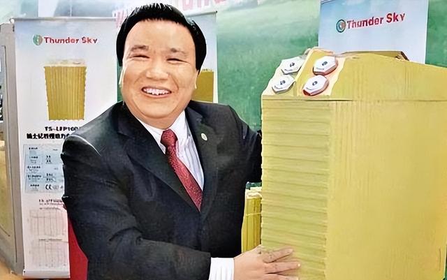 11年前，他捐给美国7千万并叫嚣“中国穷关我屁事”，如今已破产