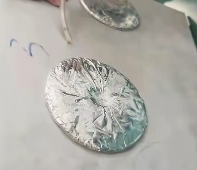 太空碎片威胁升级，神舟二十号飞船遭撞击，6名航天员能否长驻？