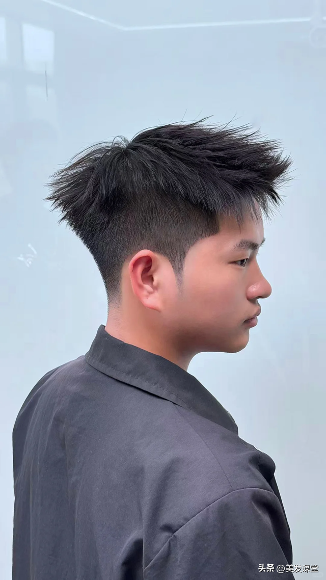 圆脸男生推荐！这5款帅气发型可以留一辈子