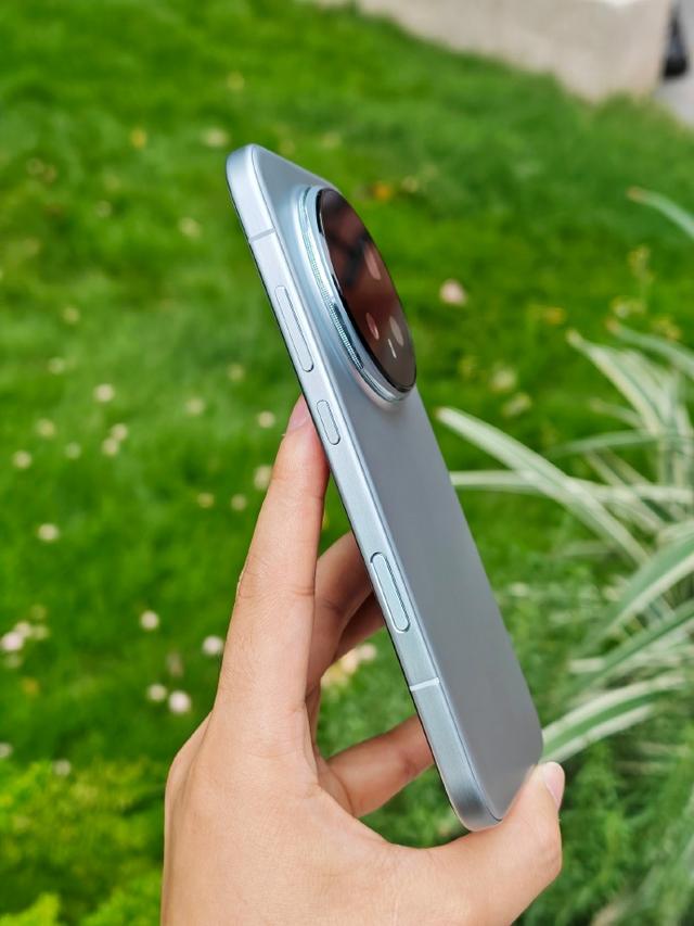 小17被热议，荣耀Maigc8真机放出，OPPO Find X9放招