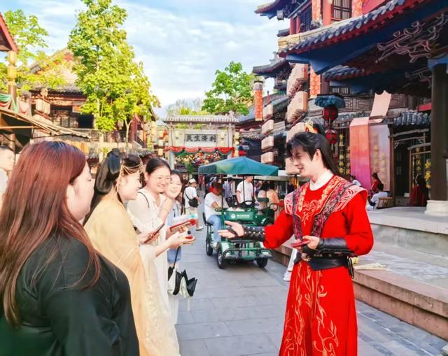 从影视工厂到造梦工场：横店的“入戏”革命