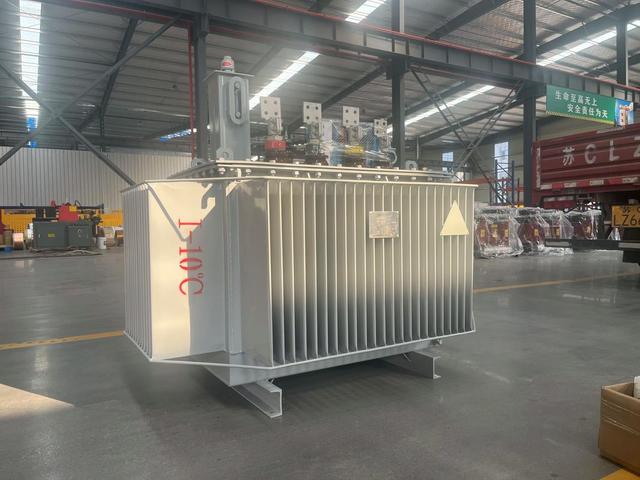 马斯克预言成真！全球争抢的不是芯片	，而是中国20万一台的变压器