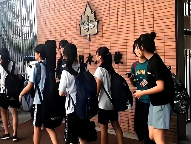 大量日本游客涌入北京，打着旅游幌子不去旅游不吃美食。为啥来？