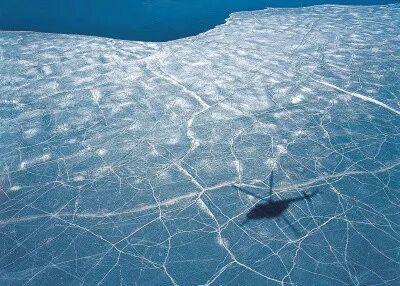 西藏冬日的冰湖仙境，堪比贝加尔湖！