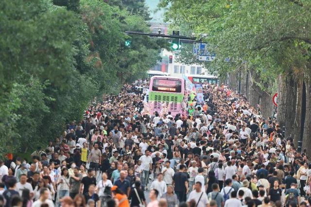 热闹非凡！火爆依旧！就在长春新民大街