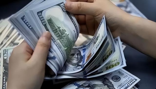 美元下跌，黄金狂涨！知名经济学家：这像极了08年次贷危机前夜