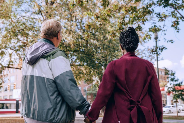 一碗馄饨牵出黄昏恋！《菜肉馄饨》的圆满结局，骗了多少观众？