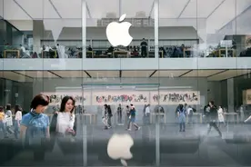 罕见！发售仅一个多月，iPhone 16系列官方首次降价促销！苹果也愁销量？第三季度市场份额低于三星图片
