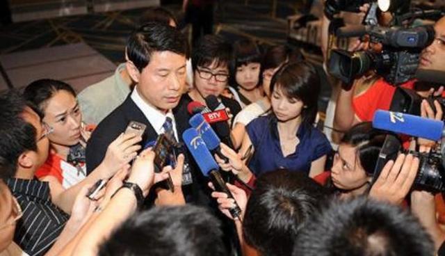 逼姚明退役，毁了王治郅，他凭一己之力让中国篮球倒退了二十年！