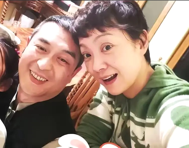 与王海燕离婚传闻真相大白1年	，55岁张嘉益近况曝出，一点不意外