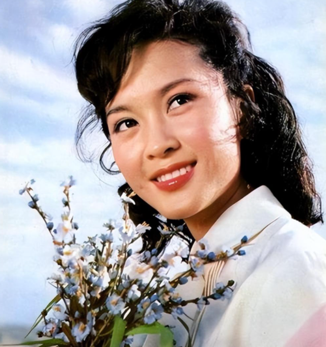 恋爱脑下场是真惨！从春晚主持人到养不起孩子的妇女，她咎由自取
