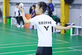 “我是冠军”河南省羽毛球青少年俱乐部争霸赛在郑收拍图片