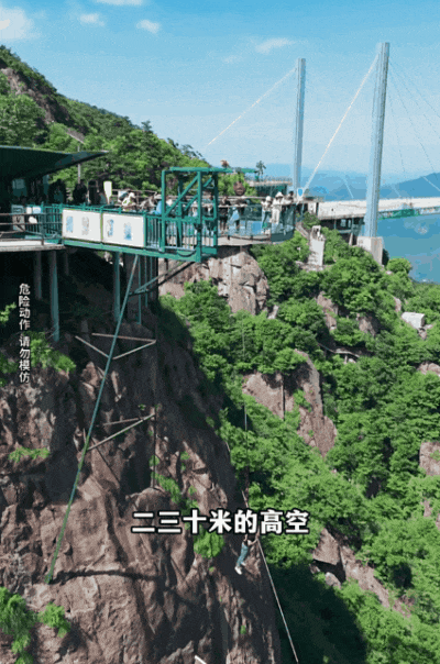 在窝囊和玩儿之间，这届年轻人选择窝囊地玩儿！