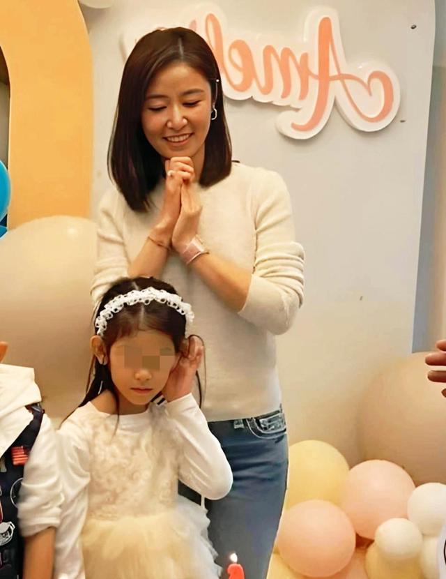 林心如霍建华餐厅现身成网友热议，两人真实状态引发情感讨论