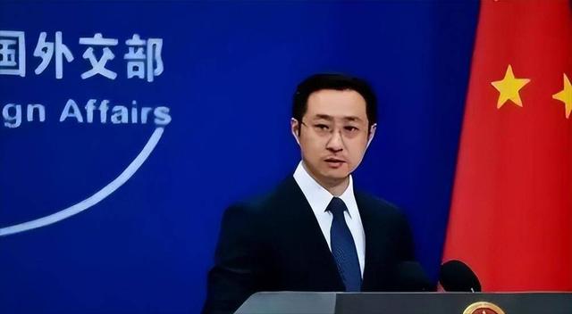 马克龙宣布将访华，先来北京后去成都，一待就是3天，信号不寻常