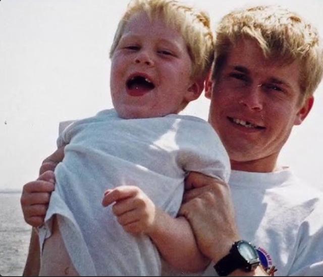 一场打赌，他从南美走路回英国！快6万公里走了27年，快到家了