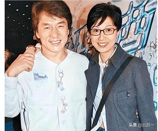 善恶终有报，把儿子养废，任由私生女拾荒的成龙，终为荒唐买单
