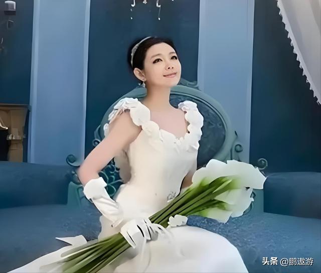 大S雕像圆满落成，具俊晔设计了9个台阶，5块方形石头	，深藏爱意