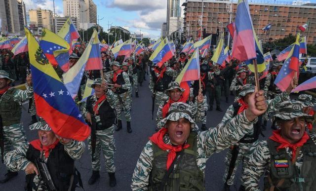 美航母压境委国海岸，普京紧急下令空投军援，拉美成大国角力战场