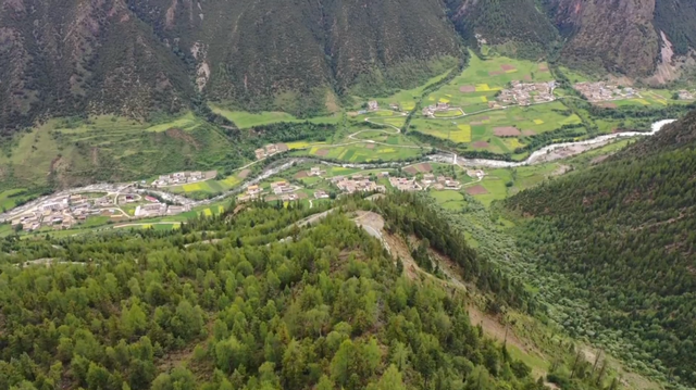 四川省稻城县历史沿革及行政区划