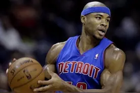 众所周知NBA肌肉男一抓一大把，但能把球衣穿成紧身衣就5人图片