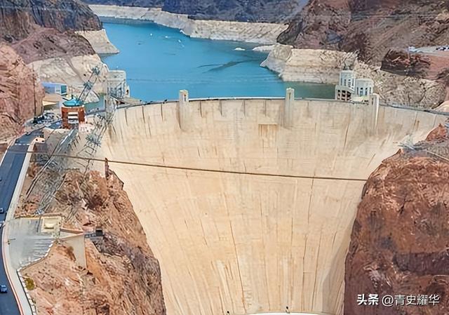 见完莫迪一面后，中方专机并未飞回北京，立马改道去了巴基斯坦