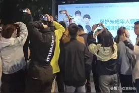 济南“鬼火少年”深夜集体炸街被抓：被抓时大喊“我14岁未成年”图片