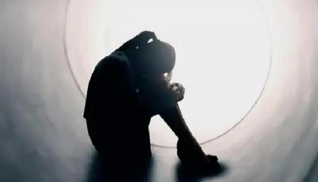 深夜问AI“我坏吗”？温柔回应藏危机，保持清醒才是关键！