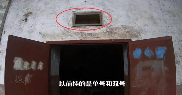 重庆巴南废弃了20多年的电影院，里面还遗留了大量上世纪的老物件