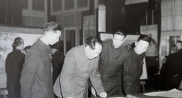 毛主席为何一生不进故宫，终生再未回延安？周总理的谈话道出实情