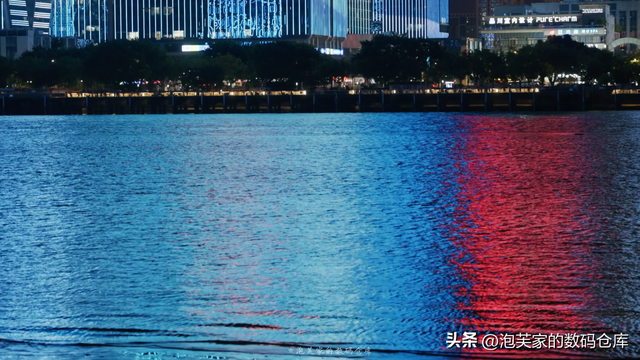 1万3的入门电影机 就能拥有RED 尼康ZR体验 和FX3比你选谁呢？