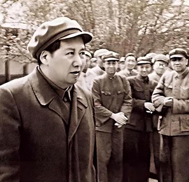 抗美援朝都知彭德怀，其实他背后还有一人，功劳不比彭老总小！