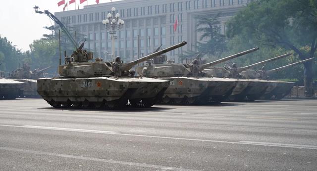 不装了！一口气看完九三大阅兵武器装备！谁说我们一个也不认识？