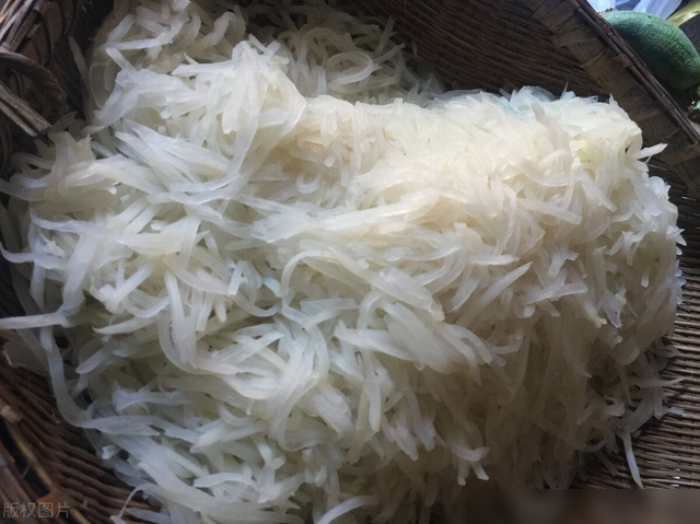 想吃萝卜糕不用出门买，教你简单的家常做法，鲜香软糯不松散