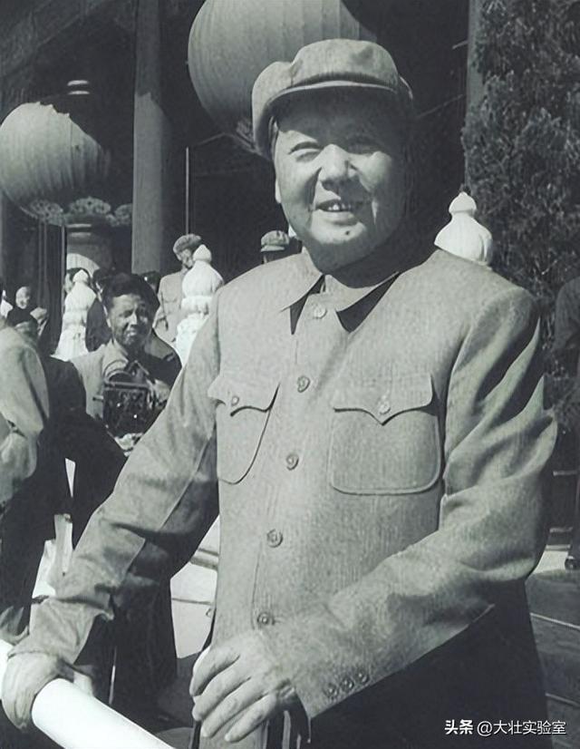 毛主席的机要秘书谢静宜有多美？长相甜美可爱，当过北京市委书记