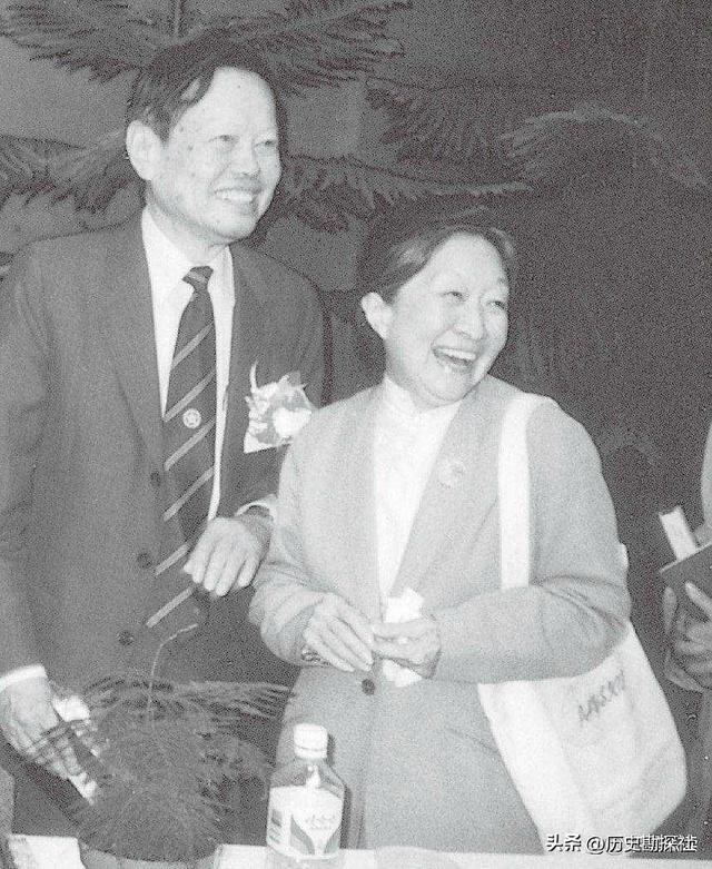 杨振宁发妻杜致礼有多美？1949年在美国的留影，22岁的她气质不凡