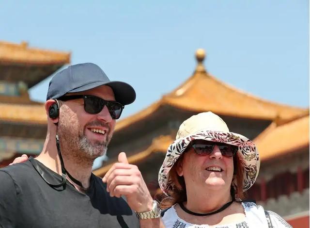 大量美国游客涌入中国,玩了几天后,不吹不黑,中国比美国强多了