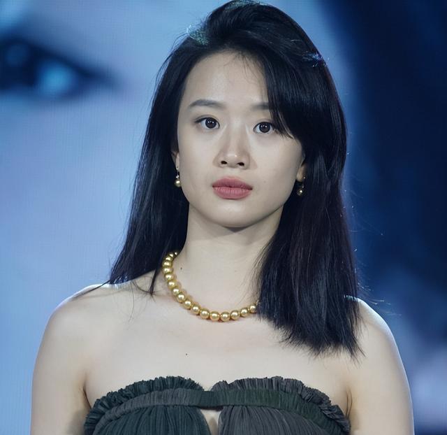 明明只是戏子，却把自己当大腕，论“耍大牌”，这4位明星够丢人