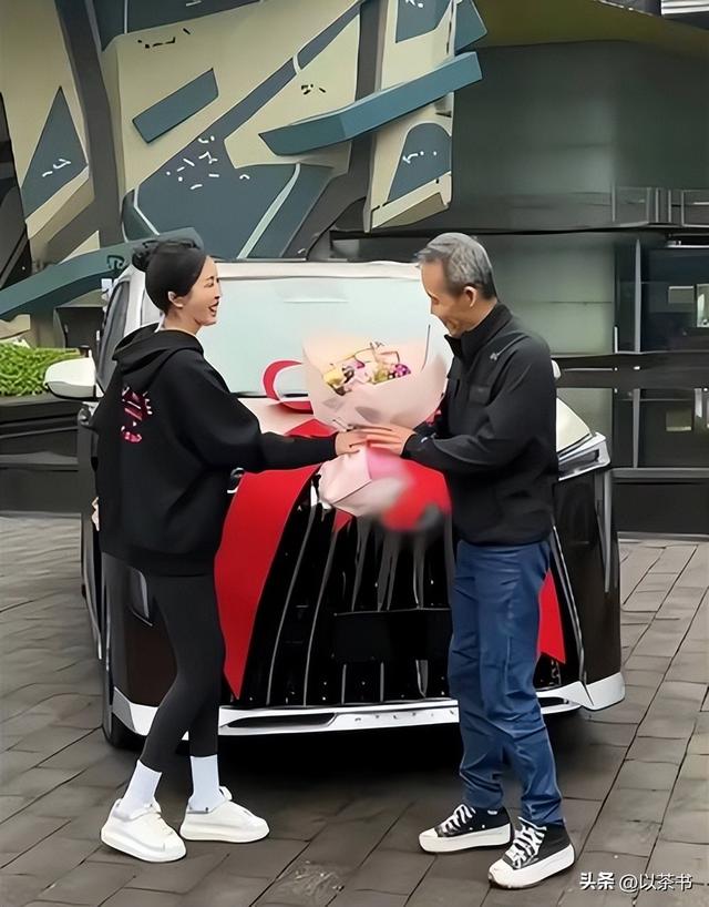 郎咸平谈王石离婚一针见血，前妻非常旺夫，现任老婆只单纯消耗他