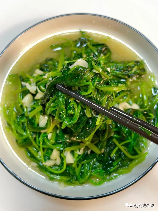 11月，使劲吃这菜，一排毒	，二护肝，三助眠，四润肺	，鲜嫩别错过