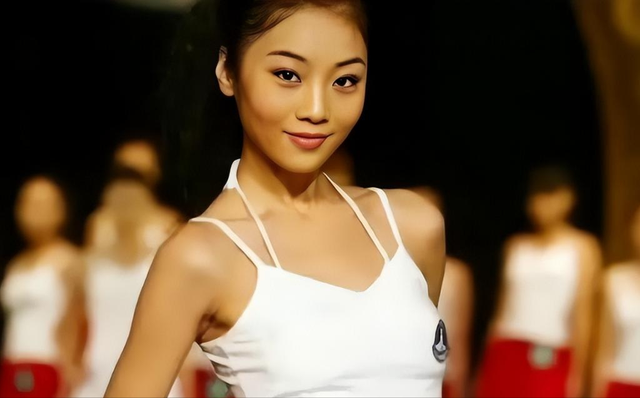 “买英国精子生3娃”的山东女人，8年后现状曝光！如今她后悔不？