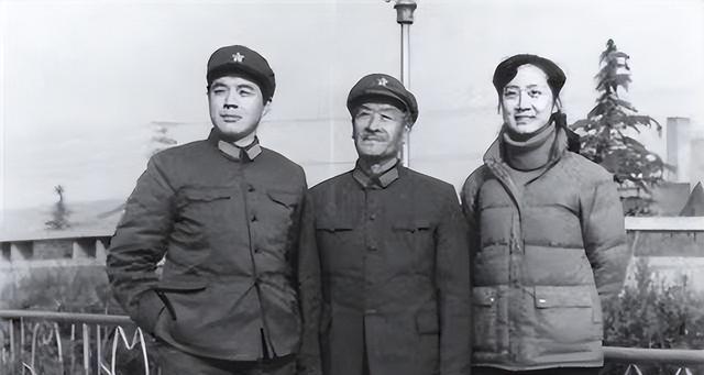 1941年，王洛宾深夜回到家里，被出轨的妻子问：今晚	，你住哪儿？