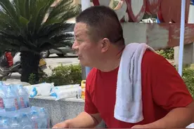 河南漂流哥连夜抵达贵州榕江，马不停蹄准备20锅烩面：几点来几点吃，全天都有图片