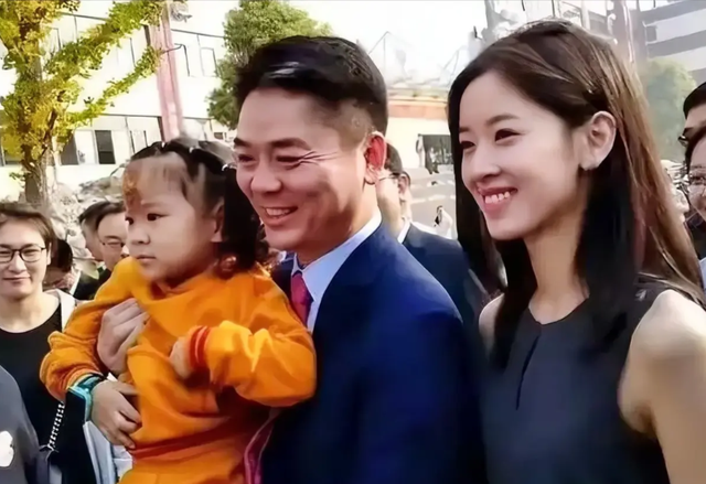 钱再多有什么用？51岁刘强东对大儿子的“亏欠”，至今都难以弥补