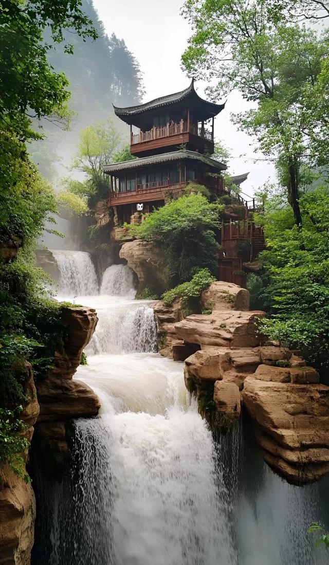 冬日山水竟有这般魔力，小船轻盈滑过，紧绷神经瞬间松了