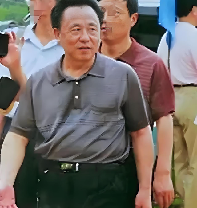 包养10位情妇，睡觉翻牌生下11个私生子，最小情人竟还是零零后！