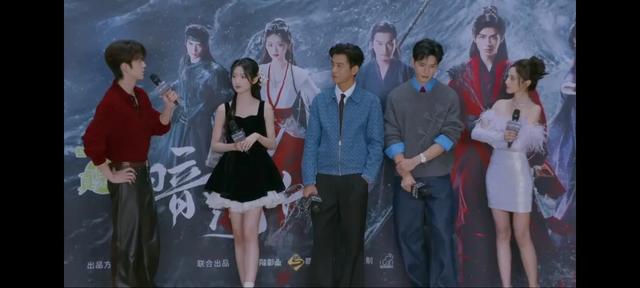 这对姐弟恋…这么甜的吗?我倒看看多好磕?